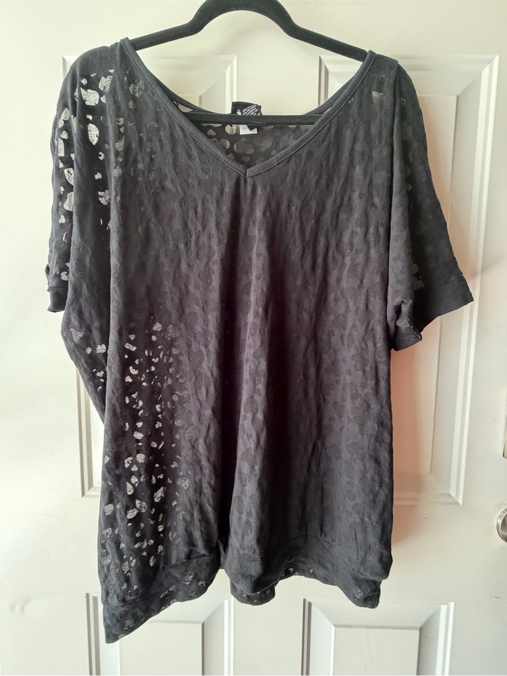 Torrid Size 2 Womens Black Short-Sleeve V-Neck Top